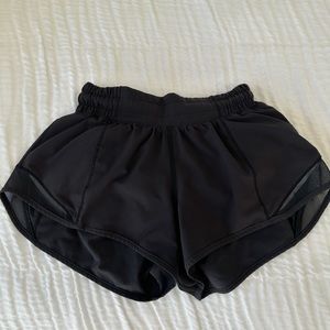 Lululemon size 0 Hotty Hot Low Rised lined shorts